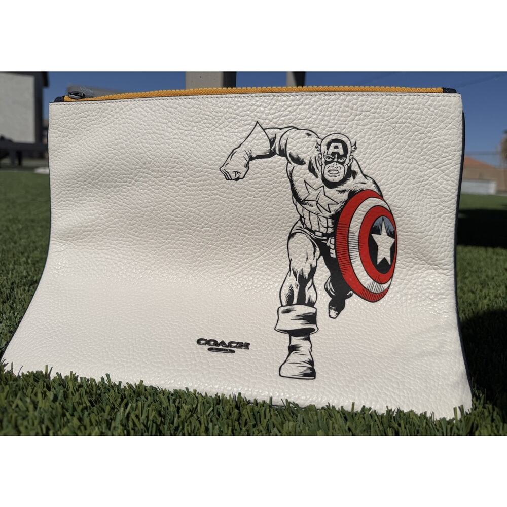 COACH X MARVEL - Large Clutch Marvel Captain America White Leather New!